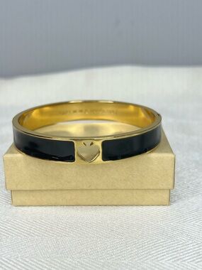 KATE SPADE Black and Gold Cutout Heart Enamel Hinged Bangle Bracelet